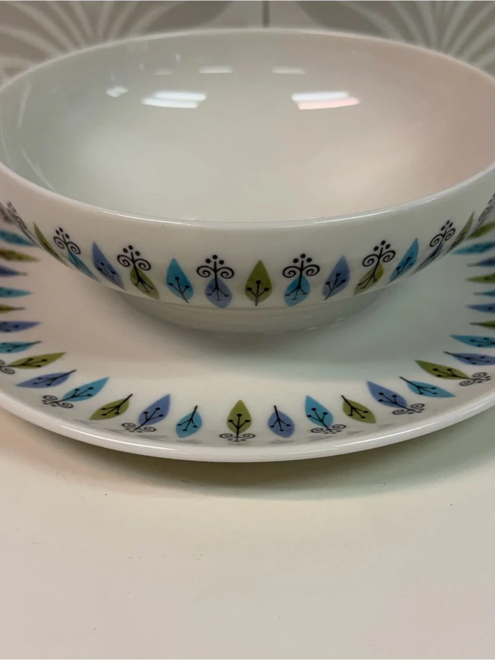 Vintage Carefree True China Nordic Syracuse Atomic Pattern Gravy Boat with Plate